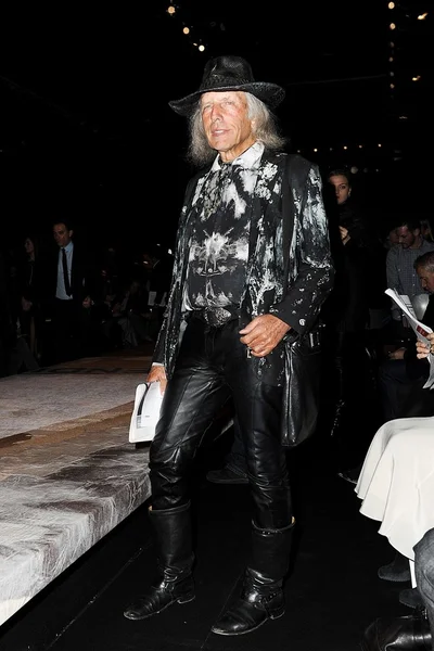 Look 10